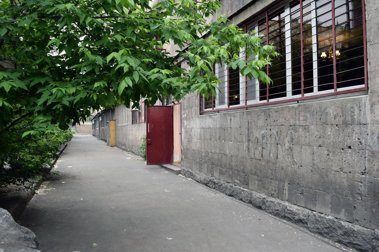 Sleep Studio Hostel Yerevan Bagian luar foto